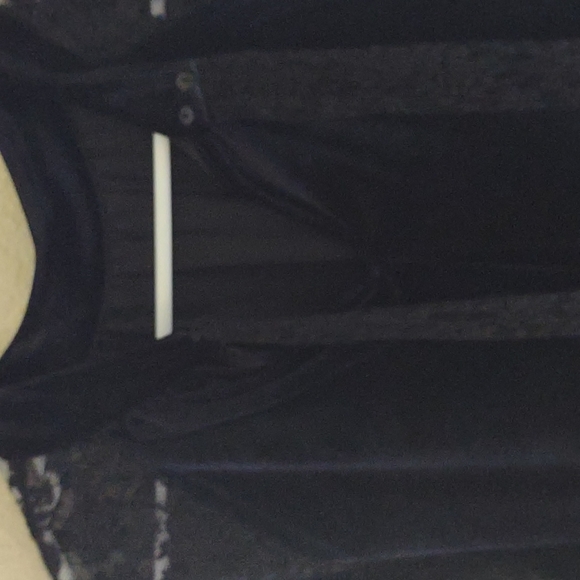 Beautiful Top - Picture 3 of 8